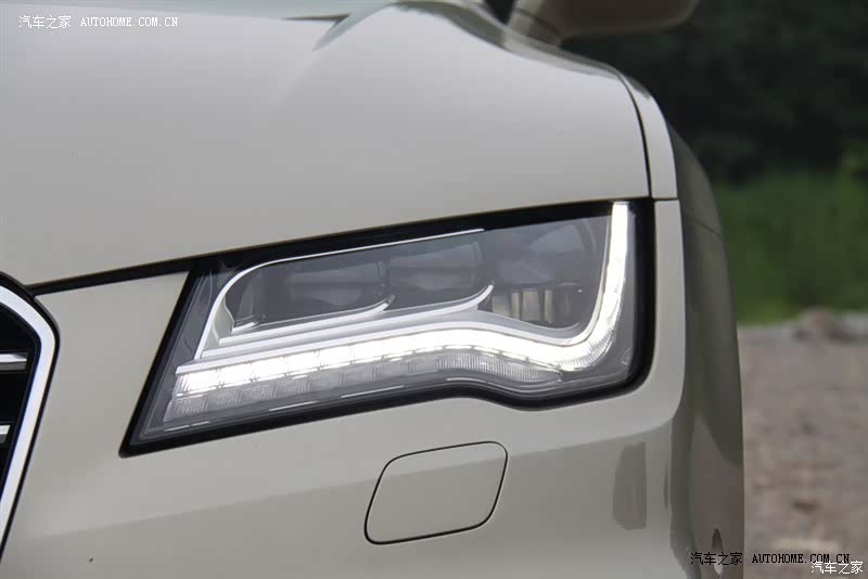 舒适度高，动力充沛，路感欠缺。