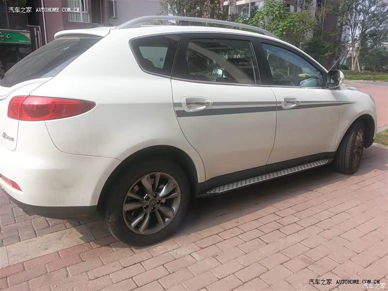 油耗偏高，配置、安全性、售后服务、性价比等各方面优势明显