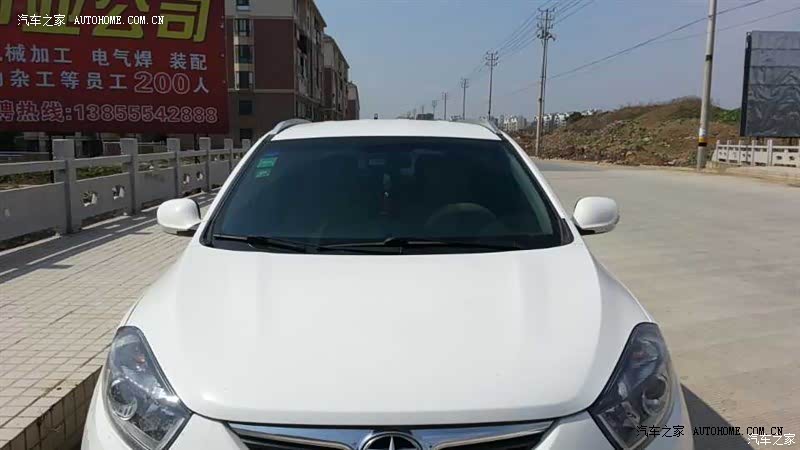 驾驶轻松，不适合跑长途，后座舒适性偏差，外观时尚