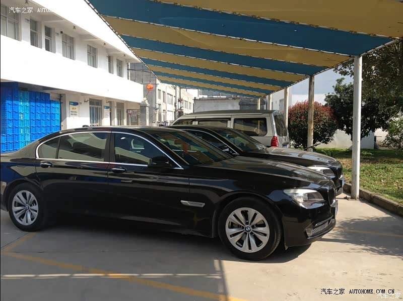 外观霸气，平路开起来较稳，高速经过减速带或颠簸路段有点漂