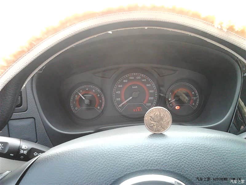 外观适合改装的车子，油耗也挺低，还是喜欢白色的