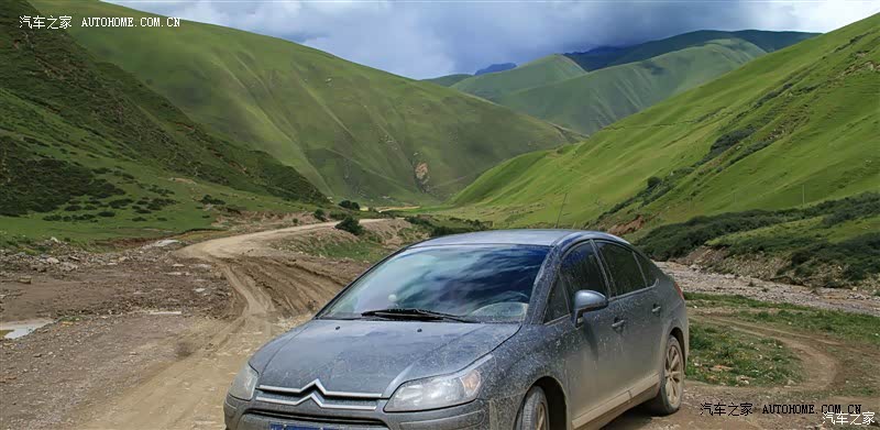 雪铁龙的底盘技术堪称一流，耐操的同时还能提供良好的操控感。