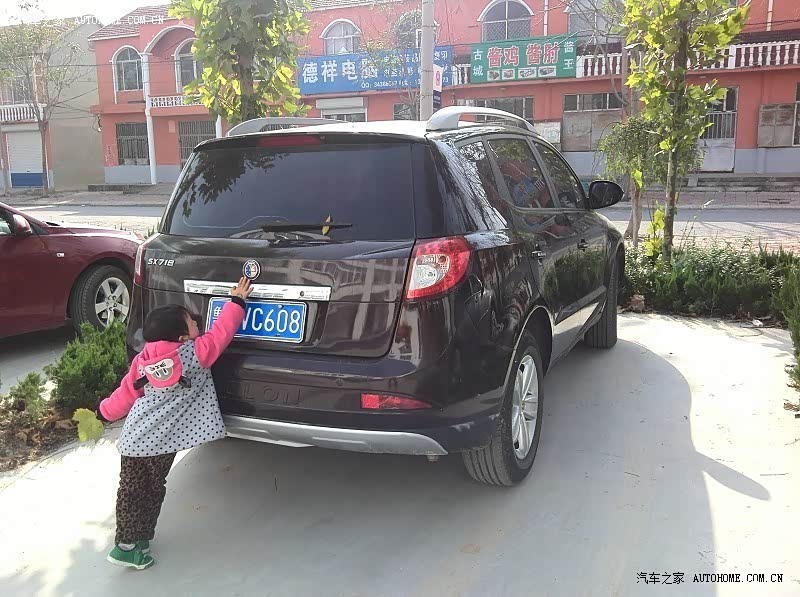 总体感觉还行 比较经济 家用经济实惠 油耗不高 外观挺大气 