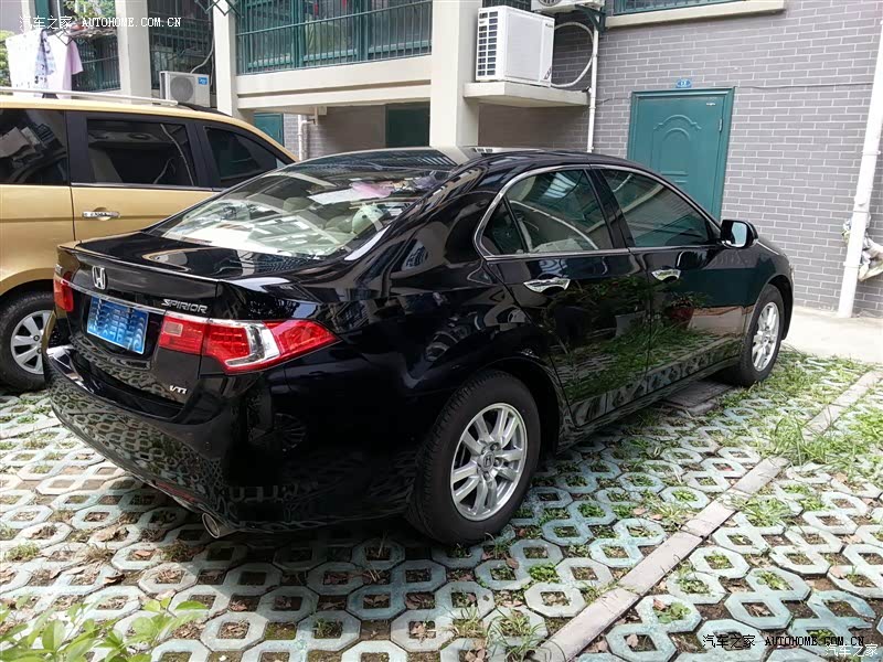 油耗底，内饰做工严谨，中控漂亮。