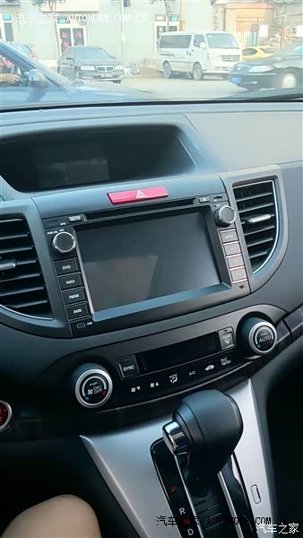 开起来很轻，操控不错，油耗低，空间大，很适合家庭使用。