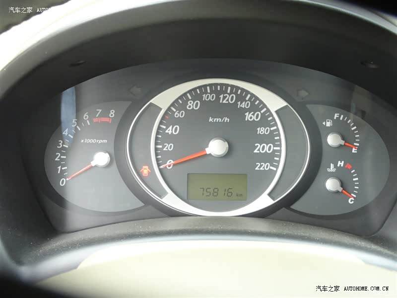 车内空间比较大，车身有点短，轴距可以，动力表现不错