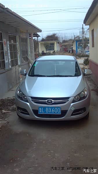 外观大气，空间大，配置好，前后独立悬挂，四轮碟刹