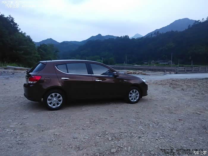 外观漂亮，指向精准轻盈，地盘偏硬，起步稍慢