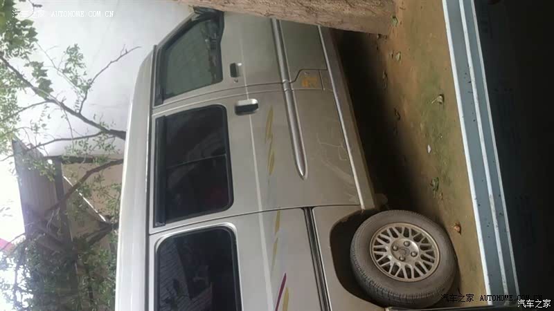 这车也不错 毕竟是是老牌子的车    五菱打出来的牌子  耐 