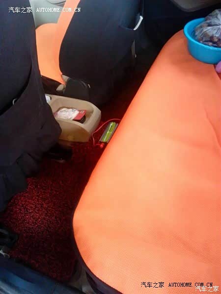 外观年轻运动，空间有点小，油耗可以接受。做工用料垃圾