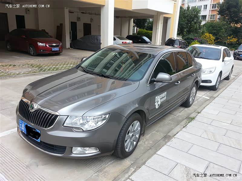 动力充沛,操控灵活外观漂亮大气,稳重,配置相对同级车相当不错