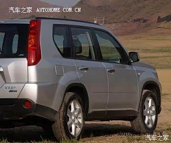 车是无级变速变速箱，市区驾驶感觉起步有些肉，内部空间还可以