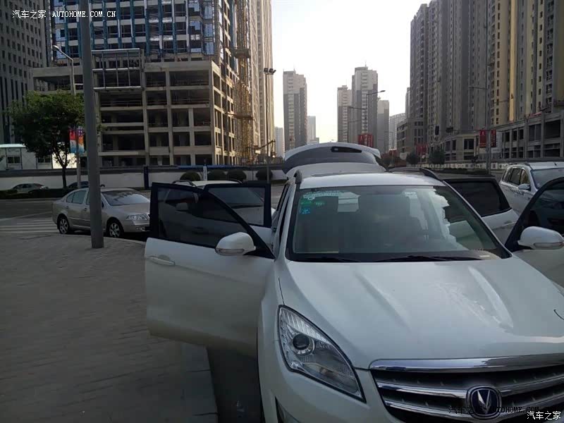 感觉操控还行，还算省油。外观也能接受，总体还行。