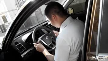 车子比较霸气，油耗比较低，动力确实有点肉，空间宽敞舒服