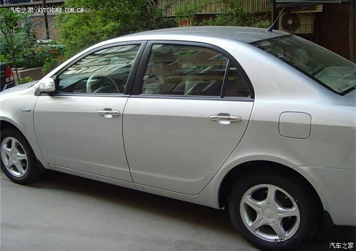 空间很宽敞，1.5cvvt发动机动力不错，提速很快