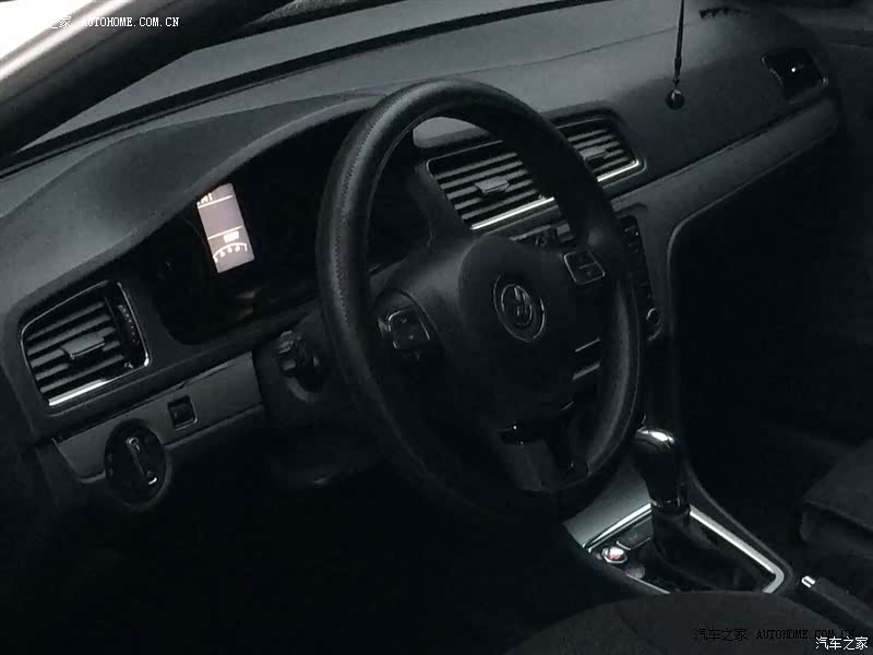 适合家庭用车，后备箱空间比一般的两厢车大！车身稳！