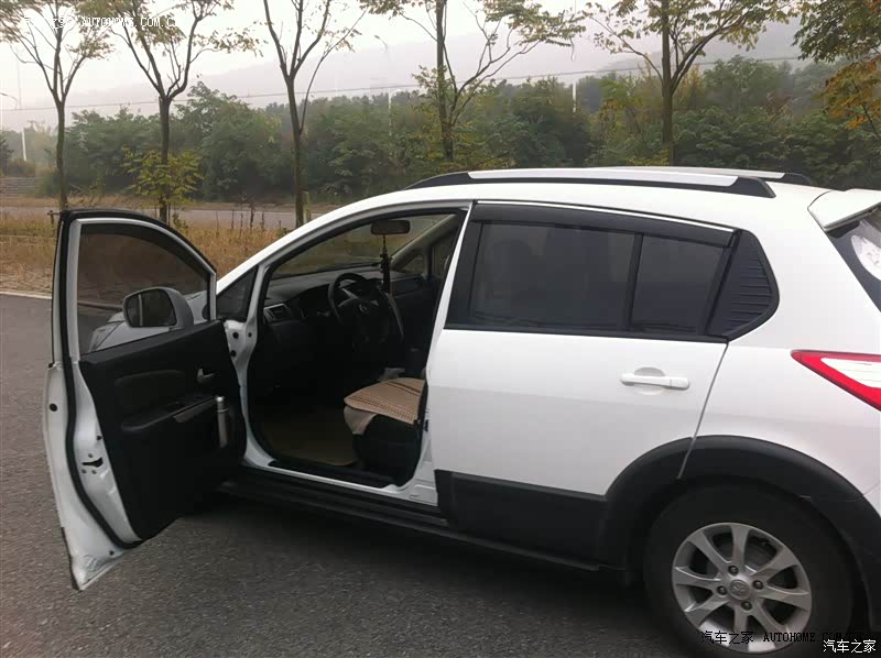 也就是一般代步车，实用为主吧。座椅应该是表现最差的。