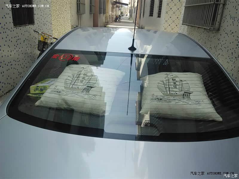 外观时尚，大气，运动感强。年轻人的最佳选择。