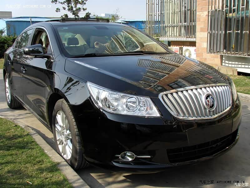 车型稳重，操控性能不错，开高速相当的稳。就是油耗高了点。