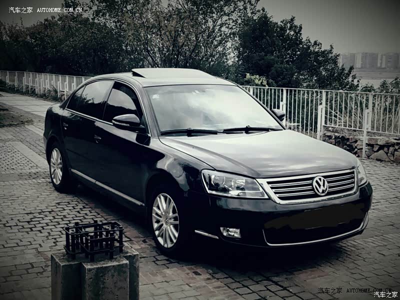 内饰很温馨  空间大但紧凑  小问题都没有过  外观也大气 很内敛  