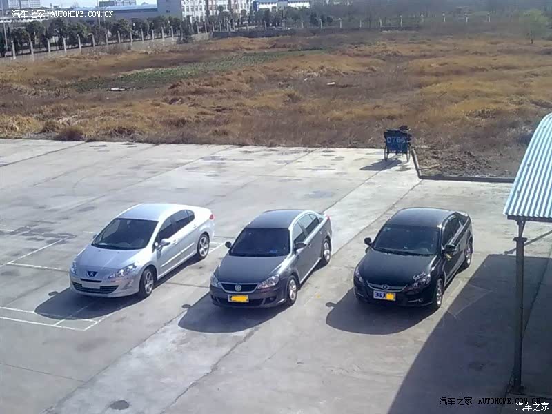 空间大，外观蛮运动的，就是隔音一般减震偏硬。