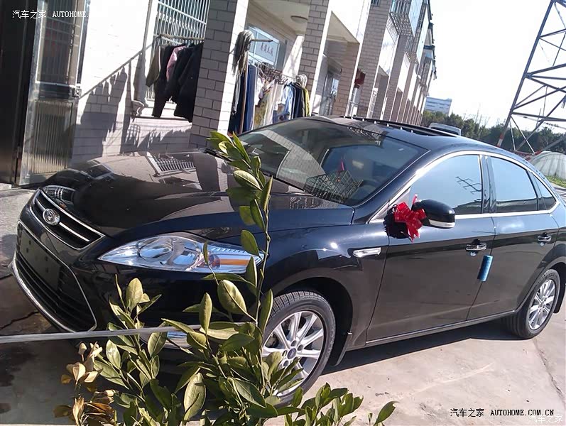 乘坐空间有余而操控内饰不足 油耗马马虎虎