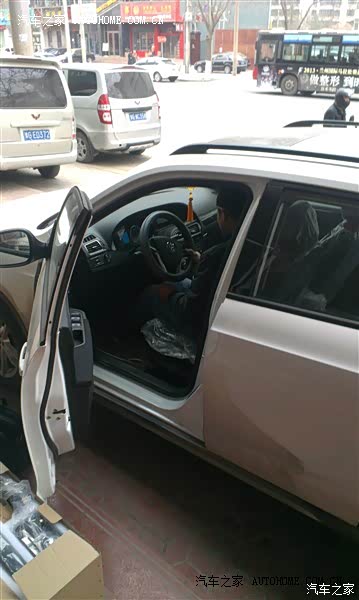 外观漂亮，操控灵活，油耗一般，整体不错。