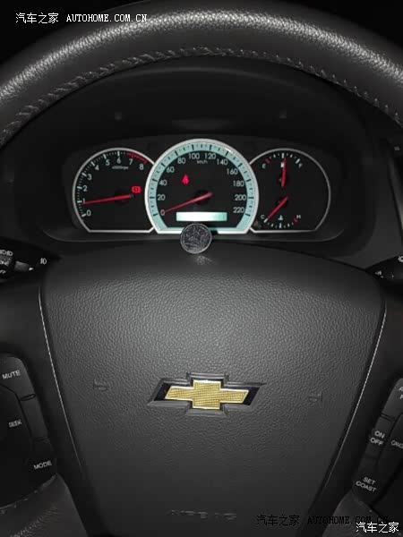 外观不算时尚但很大气耐看，空间大，噪音小，配置很丰富