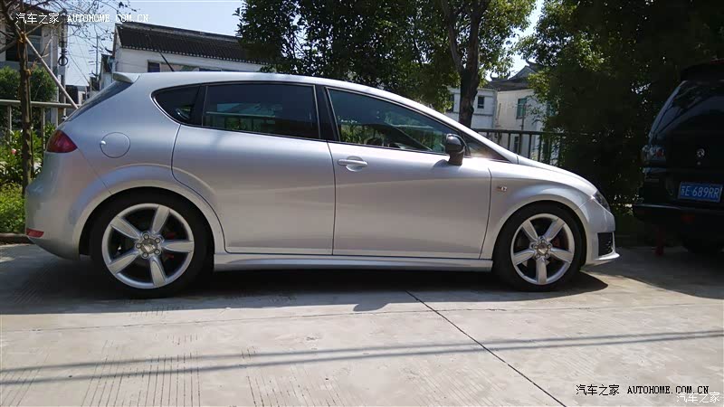 典型小钢炮，和GTI一样，但是外观更拉风，因为少见