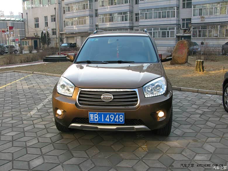 转向指向精准，操控起来比较得心应手，油耗稍高但可以接受。