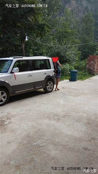 换挡有顿挫感，急加速有点肉，车重较轻，通过性挺好！