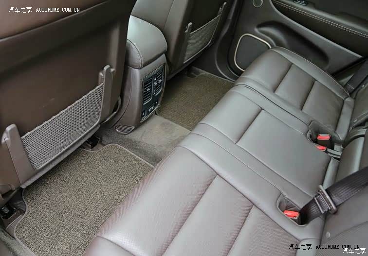 市区开车不感觉累，空间也够大，全家人连带上的行李，也轻松装下