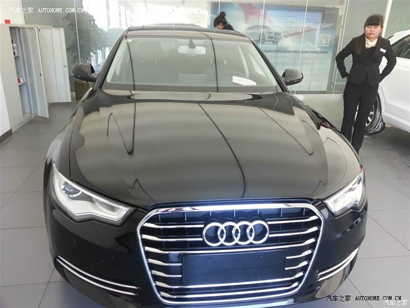 动力相当充沛，加速没有想像中那样肉，变速器换档相当平顺。安静