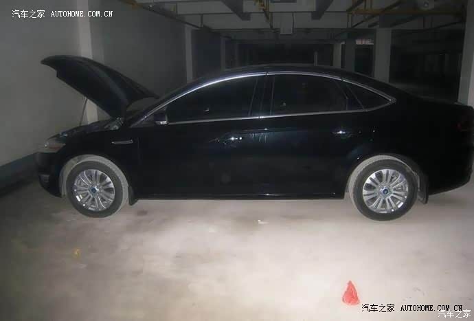 扎实可靠，转向精准，油耗有点高，空间够用，动力稍弱，外观时尚