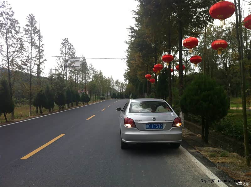 与同价位车相比，外形空间、油耗保养等优点明显，非常适合家用。