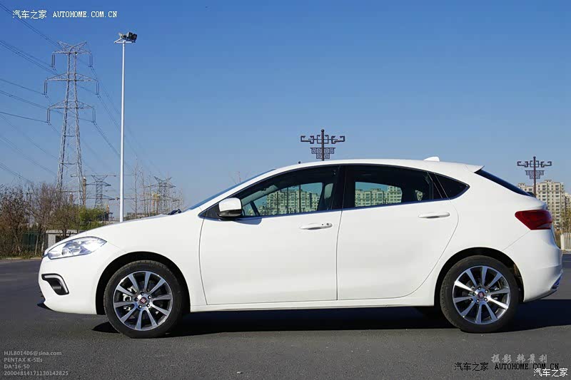 外观漂亮，内饰有档次，尤其是打孔的真皮座椅和8.4寸的触摸屏。