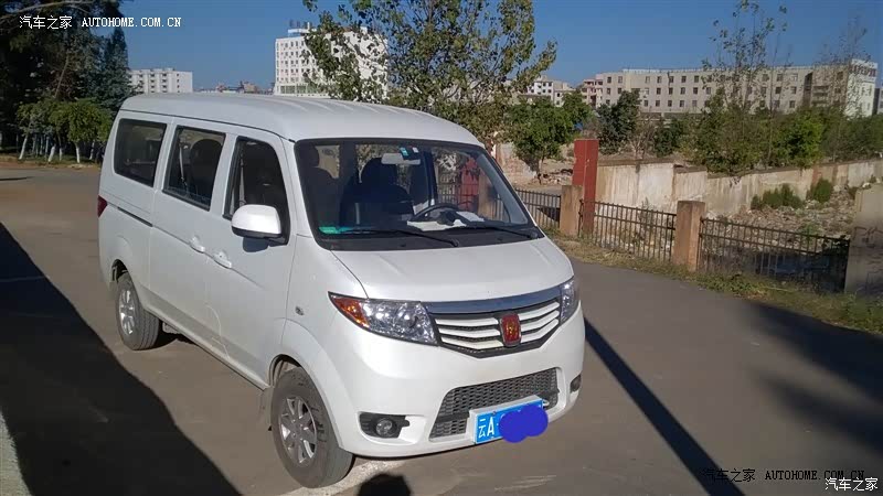 乘坐空间宽敞，动力表现一般，转向指向明确，油耗比预期稍高~