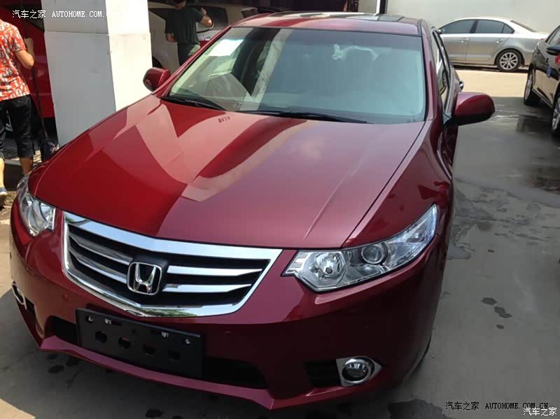 虽说只是2.0的，但动力还是不错的，舍得给油还是有推背的感觉。