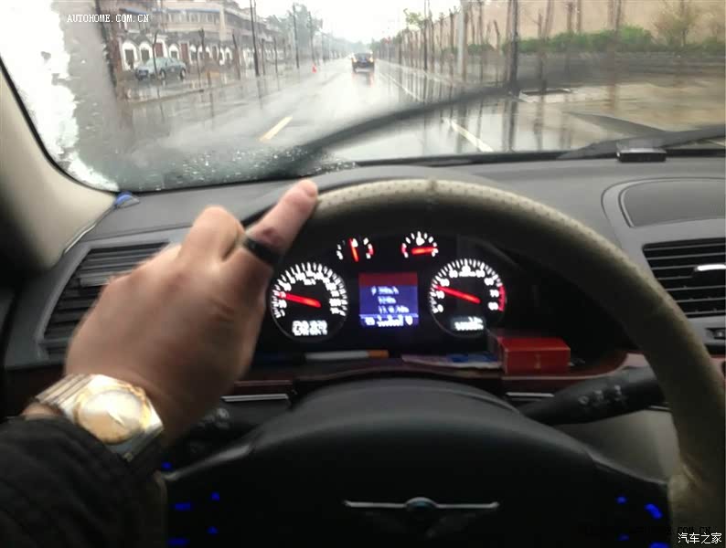 高端大气上当次，观赏性远高于实用性。适合听在路边装B用。