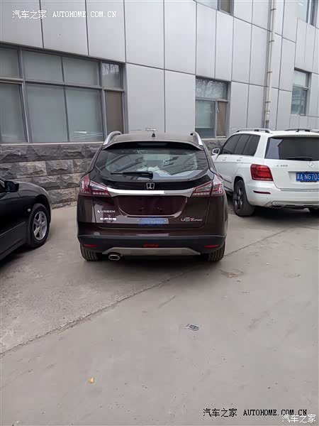 外观空间可以，油耗高。