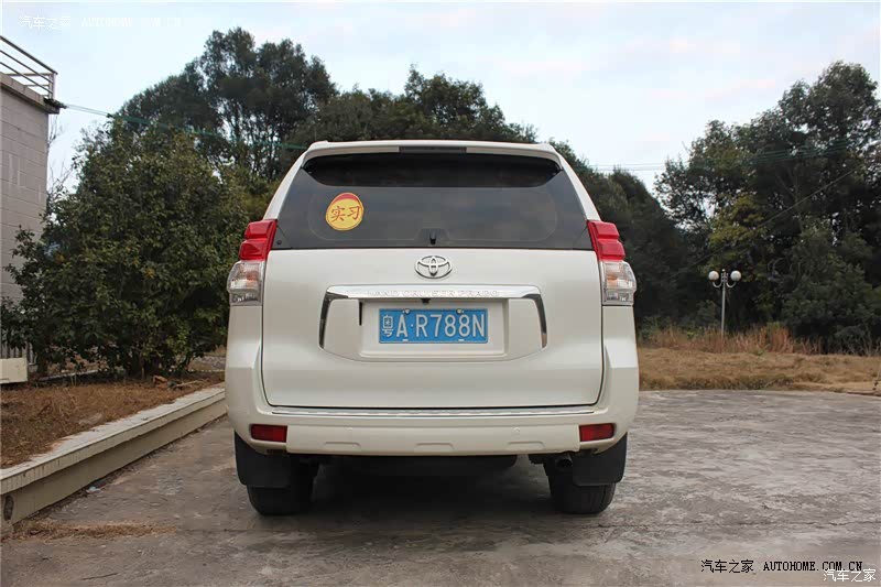 原配邓禄普轮胎偏硬，但耐磨耐用，偏向越野使用。