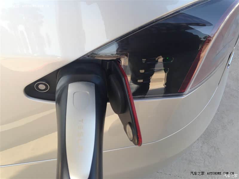 外观拉风概念环保全球价格统一做工考究但悬挂偏硬的一款电动车