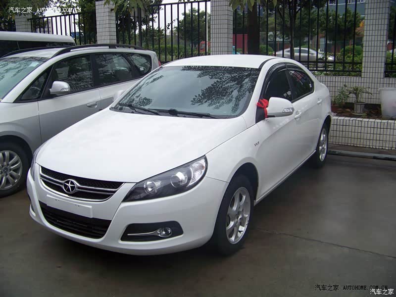 质量可靠，外观漂亮，空间宽敞，但是避震太硬，发动机噪音较大。