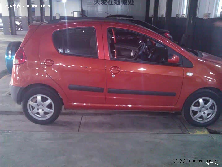 上下班开开还不错，停车方便，就是隔音效果差了点