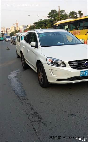 动力不错，内饰低调精致，油耗稍高，过坎有点硬