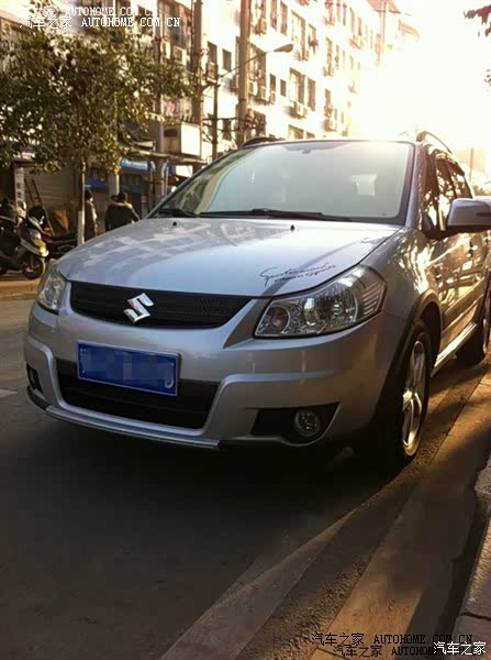 噪音有点大， 几年了车里有些地方有异响，好在比较省心1