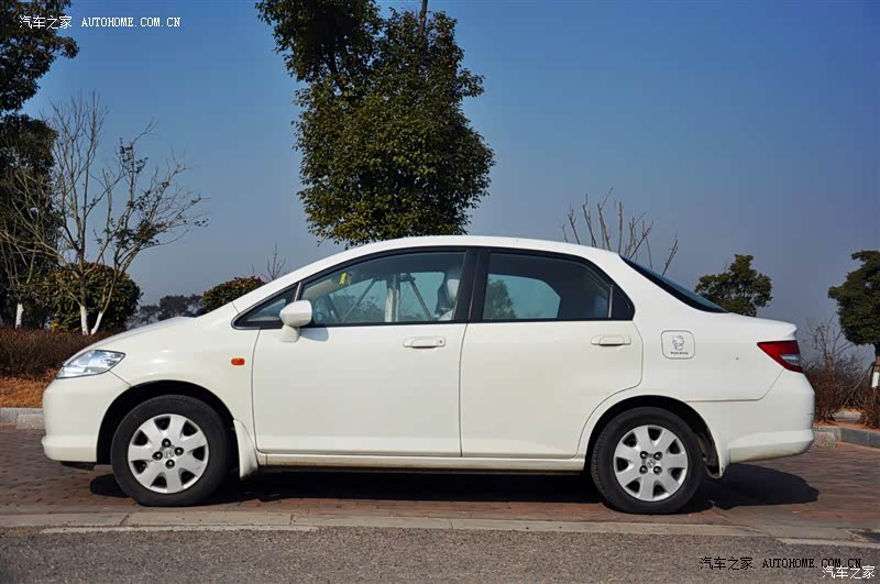 经典小车，节能低耗，动力十足，做工考究，大肚空间，装备朴素！
