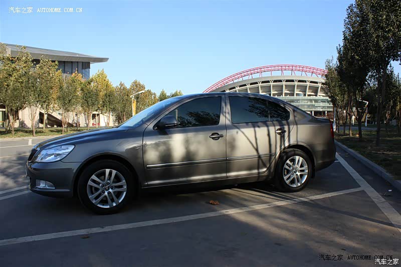 空间够用，做工扎实，家用好车！