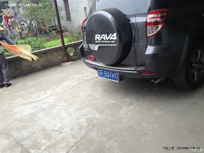 外观比较满意，油耗能接受，空调性能相当好，缺 后门有异响。