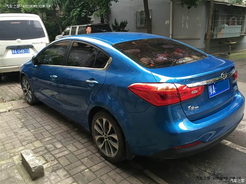 1.8的小三儿空间大，动力不错，深踩油门偶尔还有点小背推~